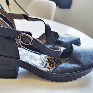 Fly London Women's Wako144Fly  Leather Black Mousse Block Heel Pump 9.5